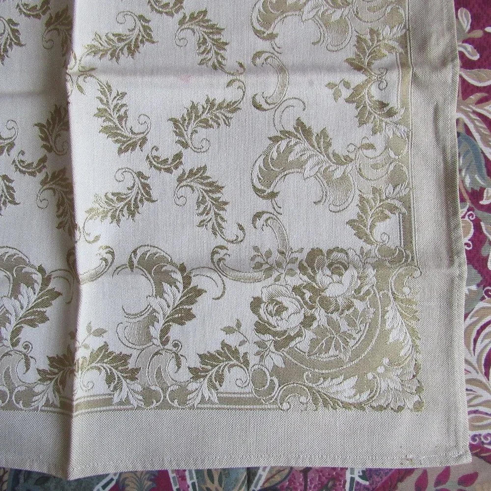 Set of 8 Gold Tone Napkins 17